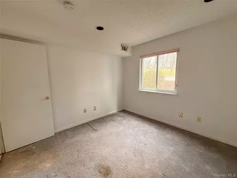 27 Bayberry Dr, Peekskill, NY 10566 photo 8