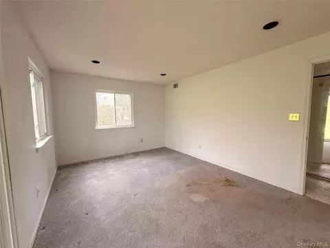 27 Bayberry Dr, Peekskill, NY 10566 photo 7
