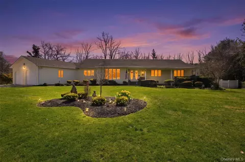8 Penn Dr, Dix Hills, NY 11746
