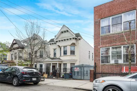 748 E 225 St, New York, NY 10466