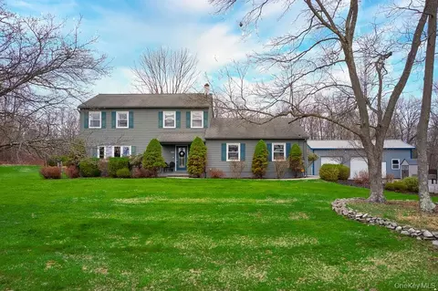 180 Ridge Dr, Mount Hope, NY 10940