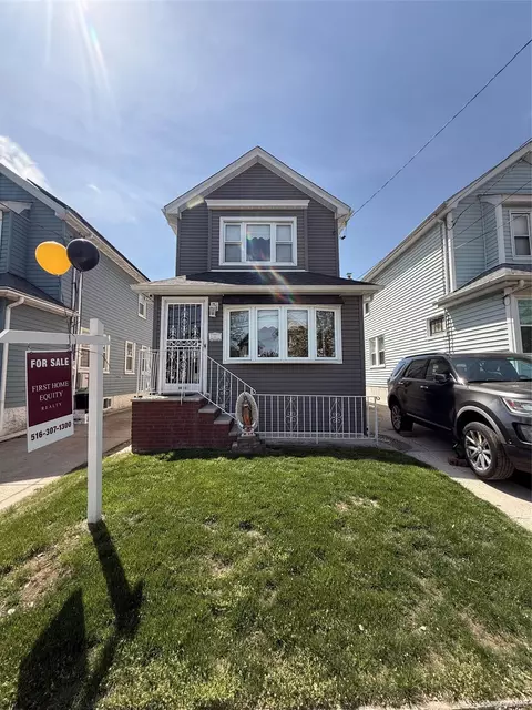 94-46 226th St, North Hempstead, NY 11001