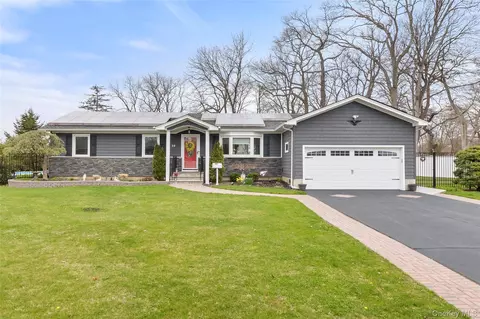 10 Denise Dr, North Babylon, NY 11703