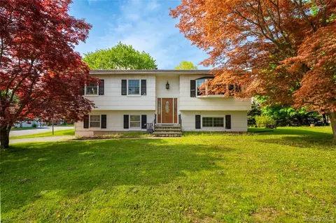 14 Gurran Dr, Stony Point, NY 10980