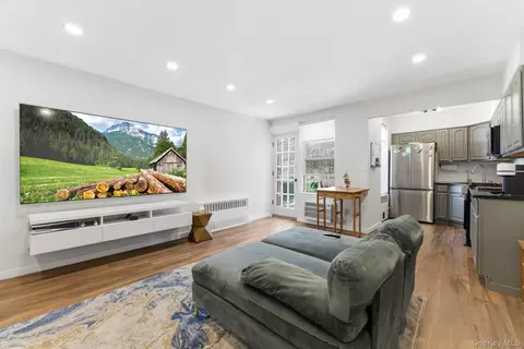 250 N Broadway #5B, Yonkers, NY 10701