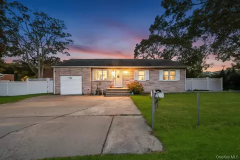 3 Francisco Ave, Central Islip, NY 11722