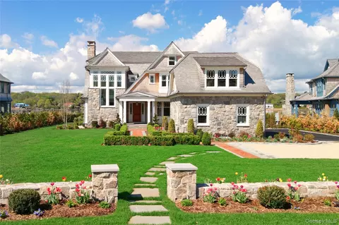 71 Lake Rd, North Hempstead, NY 11030