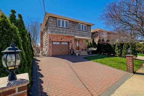 34 Vandewater Ave, Floral Park, NY 11001