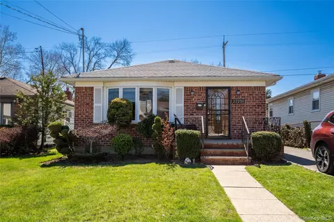 22236 41st Rd, New York, NY 11361