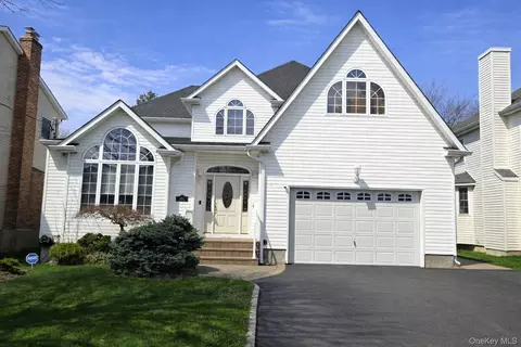 850 Linstead Ln, North Bellmore, NY 11710