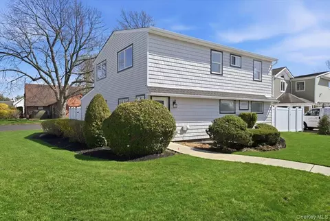 61 Gardiners Ave, Levittown, NY 11756