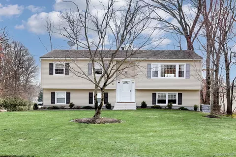 74 Minuteman Cir, Orangetown, NY 10962