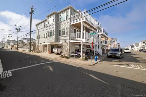 23 Arizona Ave, Long Beach, NY 11561