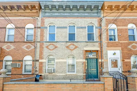 75-30 67th Dr, New York, NY 11379