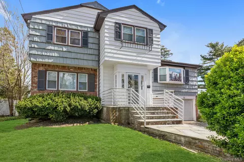 2038 Ripley Ln, Merrick, NY 11566