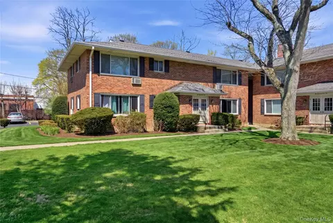 51 Edmunton Dr #F-18, North Babylon, NY 11703