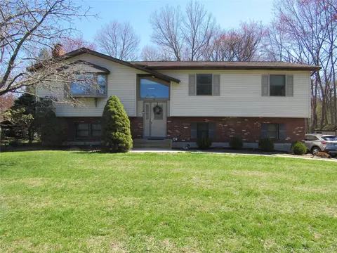 5 Hillside Rd, Wawayanda, NY 10973