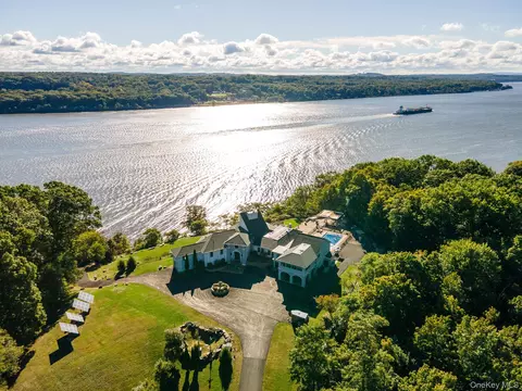 76 Floyd Ackert Rd, West Park, NY 12493