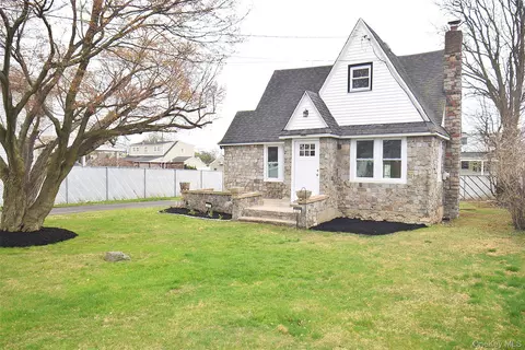 229 14th St, West Babylon, NY 11704