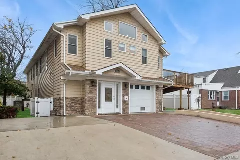 541 E Hudson St, Long Beach, NY 11561