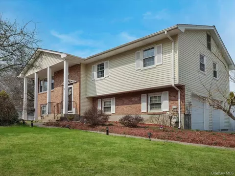 7 Renie Ln, Orangetown, NY 10913