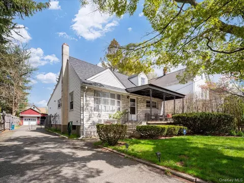 16 W Maltbie Ave, Ramapo, NY 10901