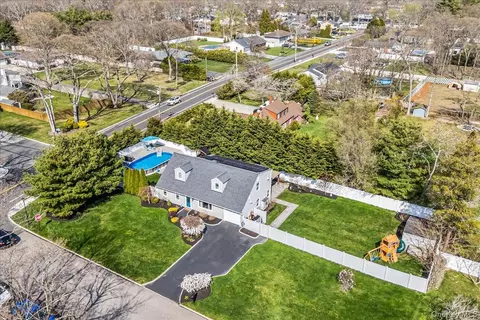 37 Priscilla Ave, Holtsville, NY 11742