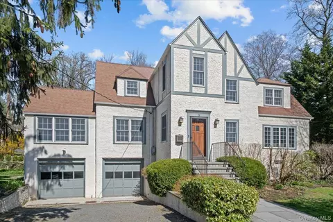 26 Shadow Ln, Larchmont, NY 10538