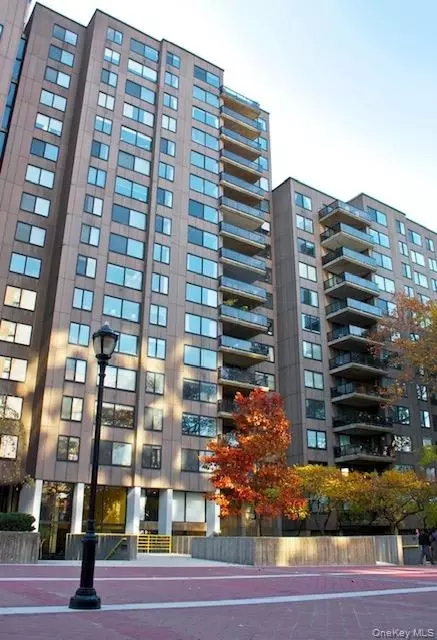 531 Main St #1511, New York, NY 10044