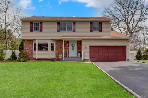 255 Blake Ave, Bohemia, NY 11716