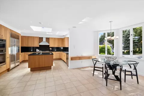 Kitchen - 32 The Xing, Purchase, NY 10577 photo 2 of 3