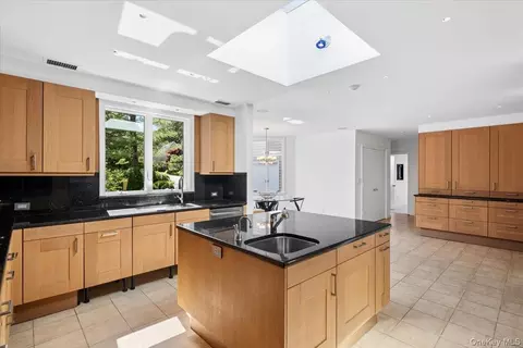 Kitchen - 32 The Xing, Purchase, NY 10577 photo 3 of 3