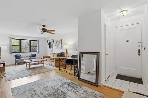 154 Martling Ave #10 - T5, Greenburgh, NY 10591