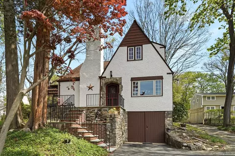 45 Chestnut St, Greenburgh, NY 10502