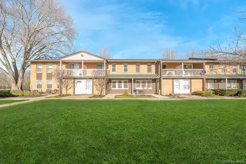 136 Artist Lake Dr, Middle Island, NY 11953