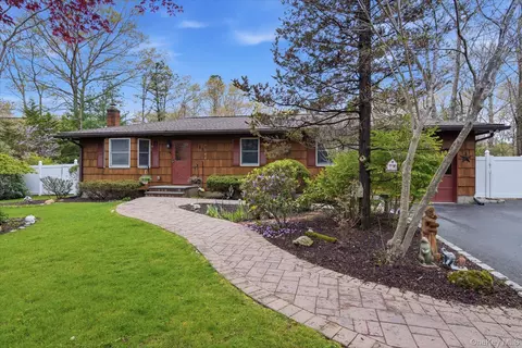 186 Radio Ave, Miller Place, NY 11764