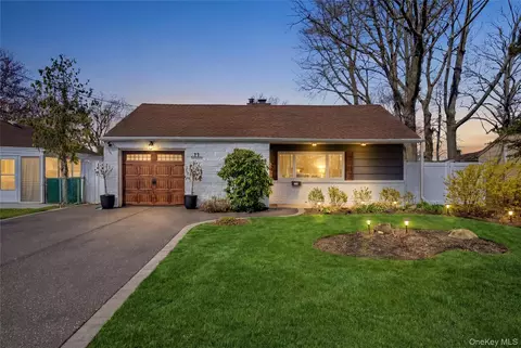 11 Grand Central Ave, Amityville, NY 11701