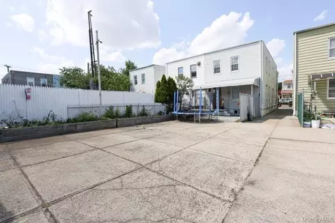 10416 Rosita Rd, New York, NY 11417