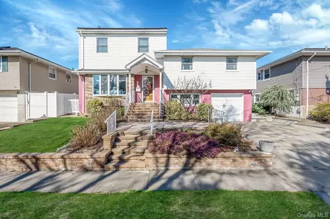 257 Garden City Rd, Franklin Square, NY 11010