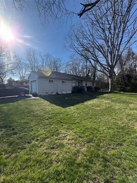 103 Gates Ave, Central Islip, NY 11722