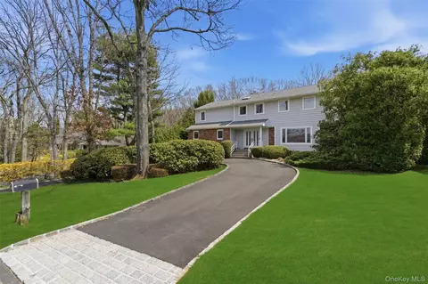 7 Seward Dr, Dix Hills, NY 11746