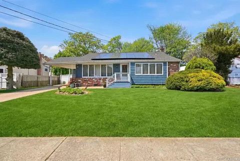 23 Glenwood Ln, Huntington, NY 11743