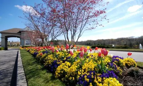 870 Verona Dr, Melville, NY 11747