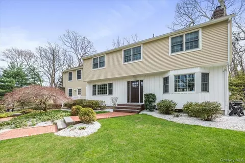 4 Springwood Path, Syosset, NY 11791