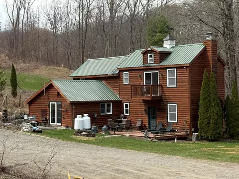 296 Winchell Mountain Rd, North East, NY 12546