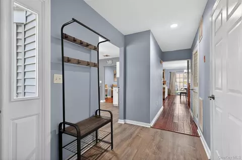 Entry Way - 195 Eagleton Dr, Monroe, NY 10950 photo 2 of 3