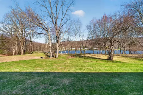 Exterior - 195 Eagleton Dr, Monroe, NY 10950 photo 2 of 8