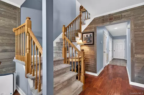 Entry Way - 195 Eagleton Dr, Monroe, NY 10950 photo 3 of 3