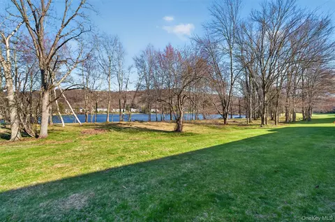 Exterior - 195 Eagleton Dr, Monroe, NY 10950 photo 3 of 8