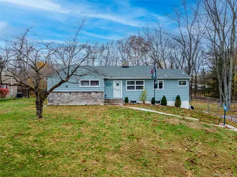 77 Colburn Dr, Poughkeepsie, NY 12603